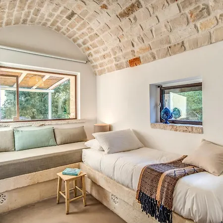 Trulli Cicale E Olive - Le Di Valentina チェーリエ・メッサーピカ