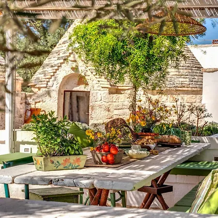 Trulli Cicale E Olive - Le Di Valentina
